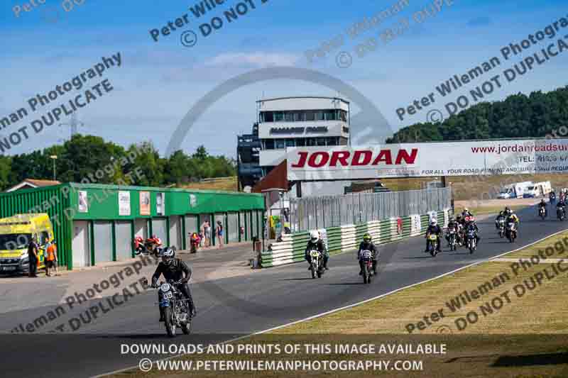 Vintage motorcycle club;eventdigitalimages;mallory park;mallory park trackday photographs;no limits trackdays;peter wileman photography;trackday digital images;trackday photos;vmcc festival 1000 bikes photographs